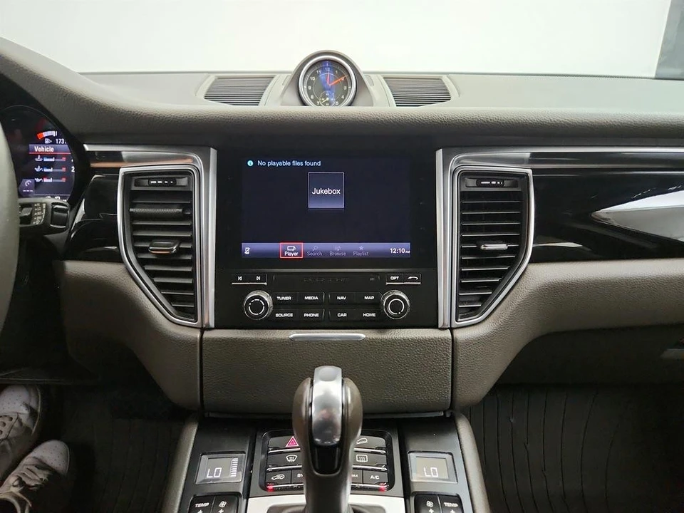 2018 Porsche Macan - Image 18 of 31