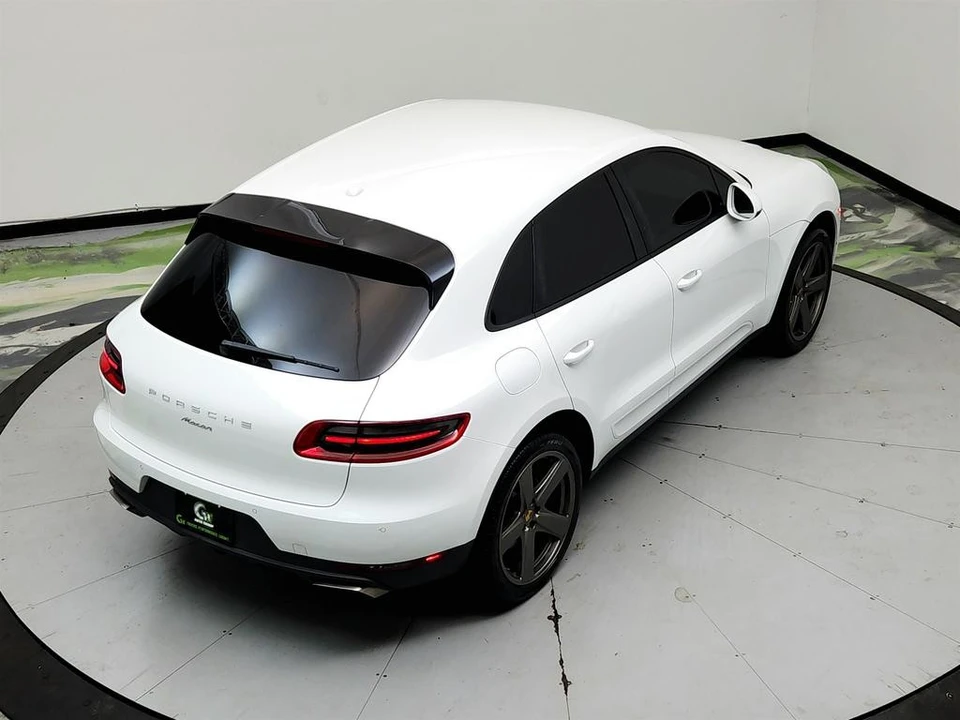 2018 Porsche Macan - Image 10 of 31