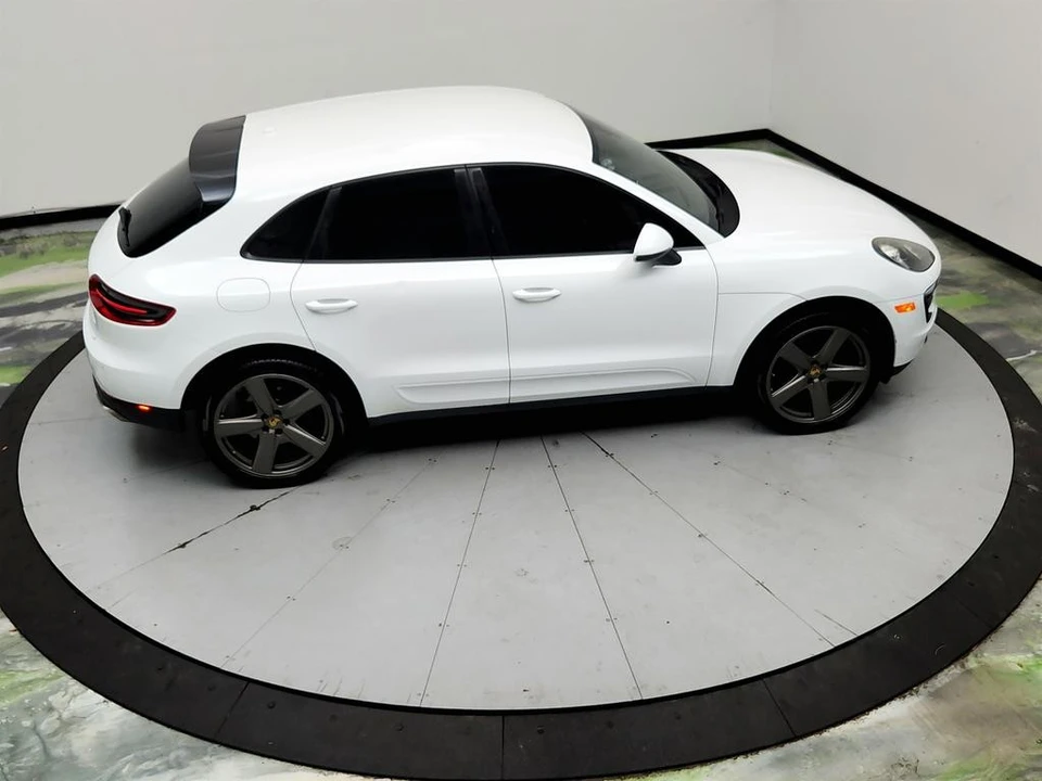 2018 Porsche Macan - Image 8 of 31