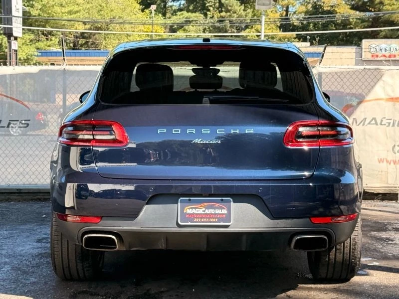2018 Porsche Macan - Image 10 of 12