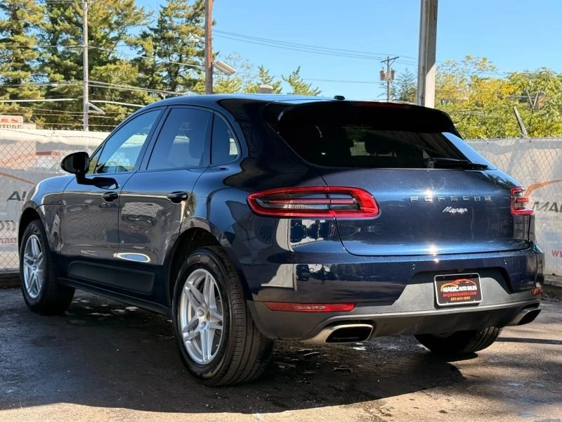 2018 Porsche Macan - Image 11 of 12