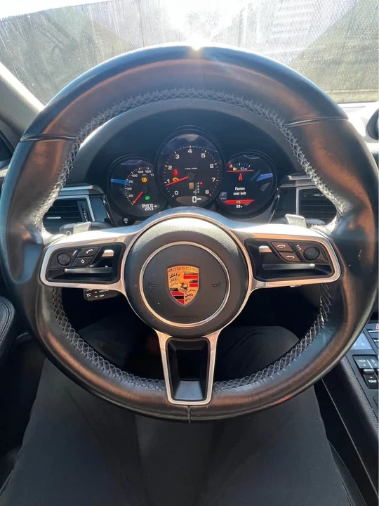 2018 Porsche Macan - Image 9 of 10