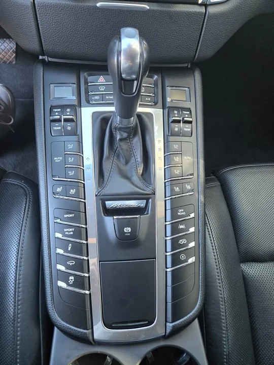 2018 Porsche Macan GTS - Image 11 of 19
