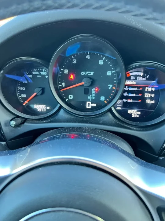 2018 Porsche Macan GTS - Image 10 of 17