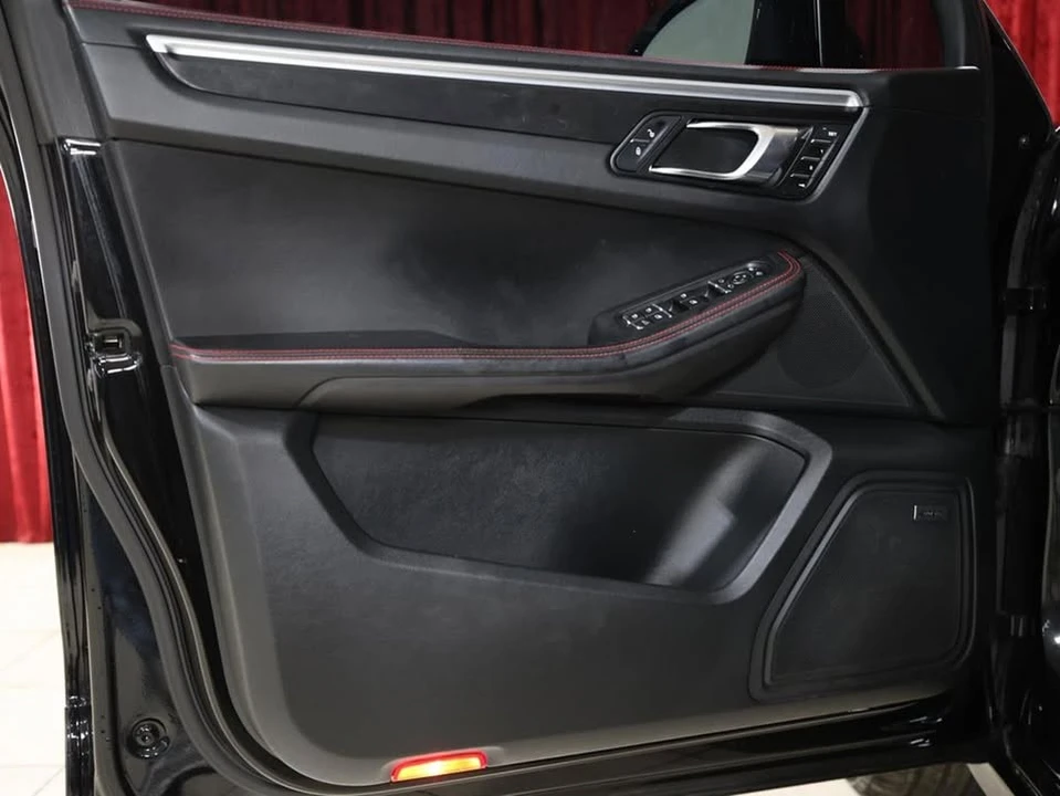 2018 Porsche Macan GTS - Image 9 of 18