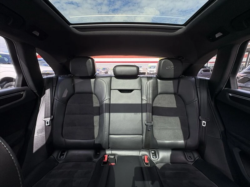 2018 Porsche Macan GTS - Image 17 of 19