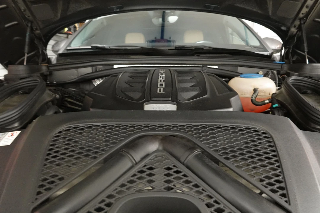 2018 Porsche Macan GTS - Image 9 of 13
