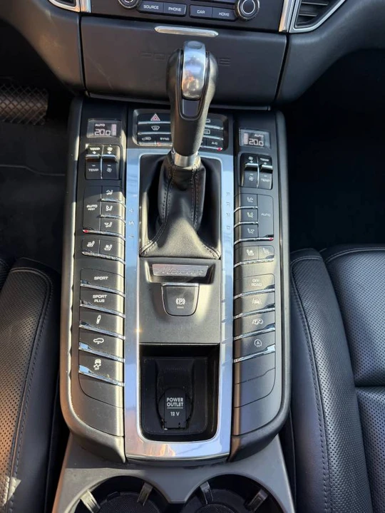 2018 Porsche Macan GTS - Image 13 of 24