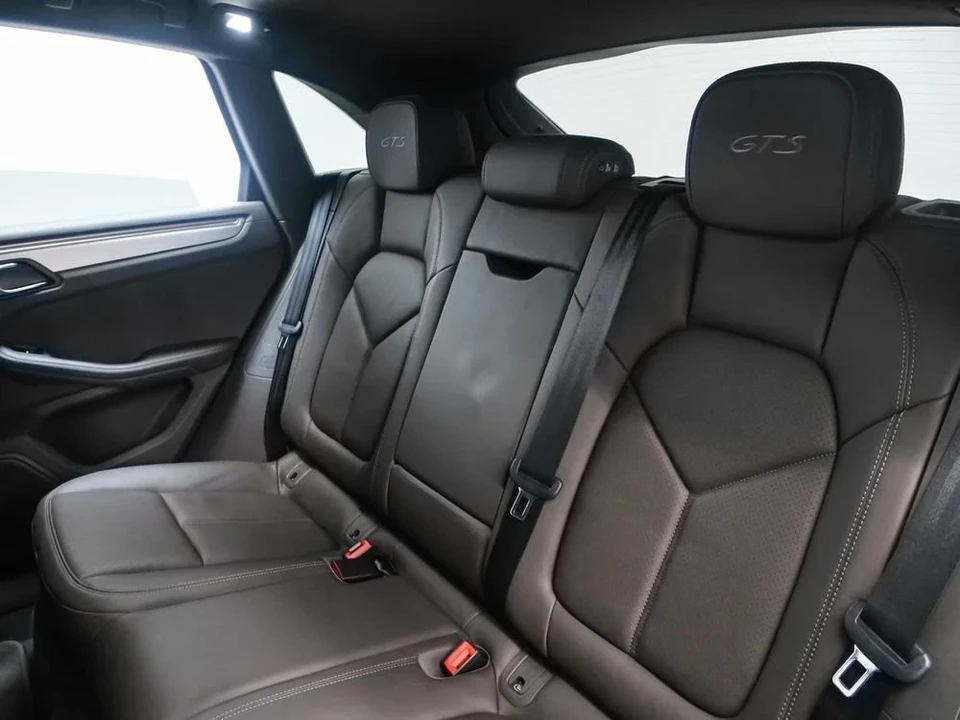 2018 Porsche Macan GTS - Image 9 of 12