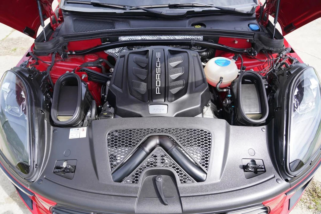 2018 Porsche Macan GTS - Image 16 of 19