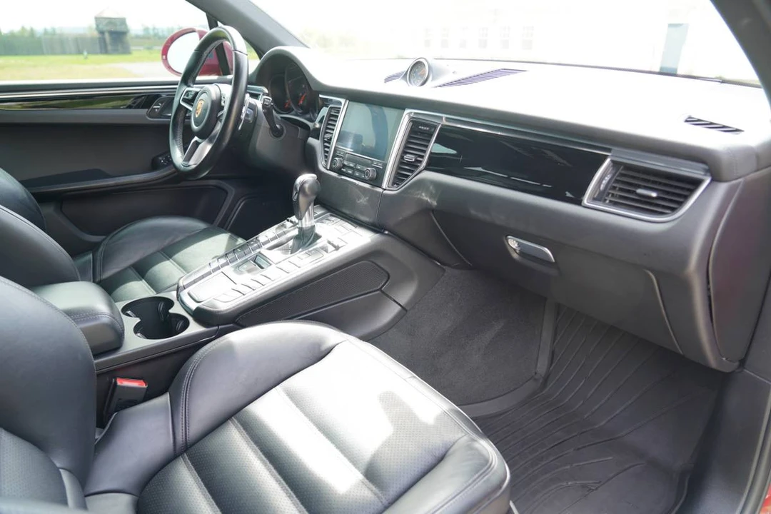2018 Porsche Macan GTS - Image 11 of 19