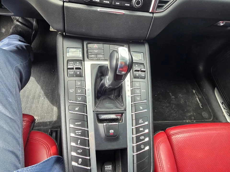 2018 Porsche Macan GTS - Image 16 of 17