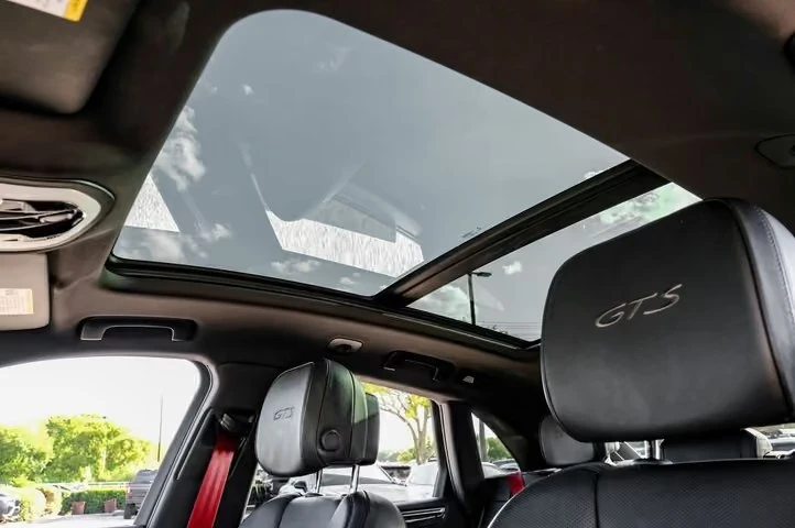 2018 Porsche Macan GTS - Image 9 of 16