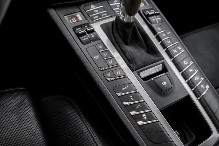 2018 Porsche Macan GTS - Image 10 of 16
