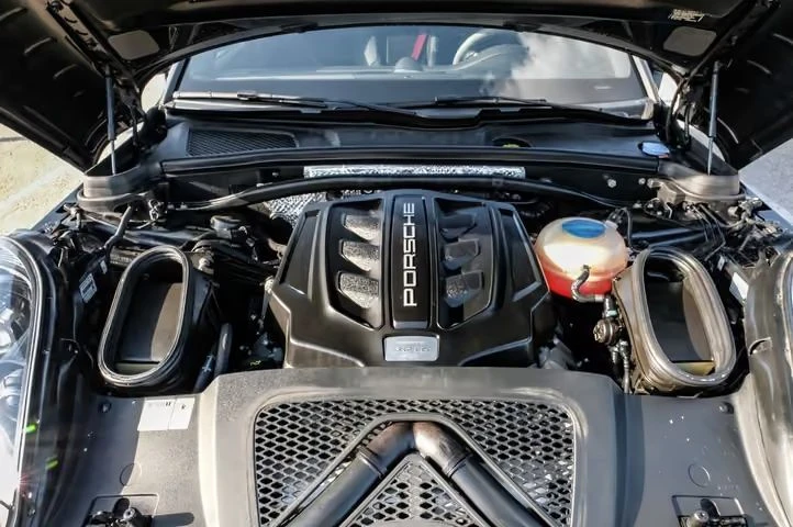 2018 Porsche Macan GTS - Image 15 of 16