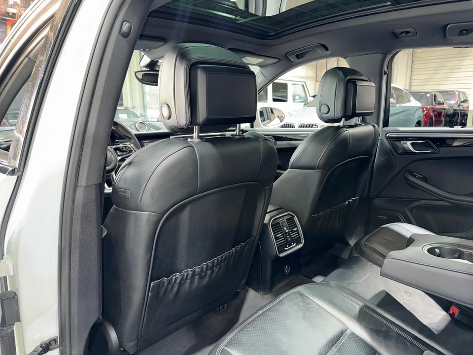 2018 Porsche Macan GTS - Image 11 of 12