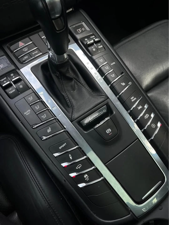 2018 Porsche Macan GTS - Image 9 of 20