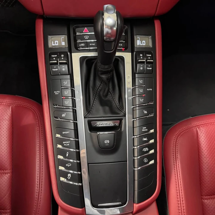 2018 Porsche Macan GTS - Image 12 of 19