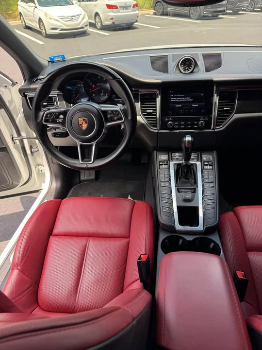 2018 Porsche Macan GTS - Image 10 of 17