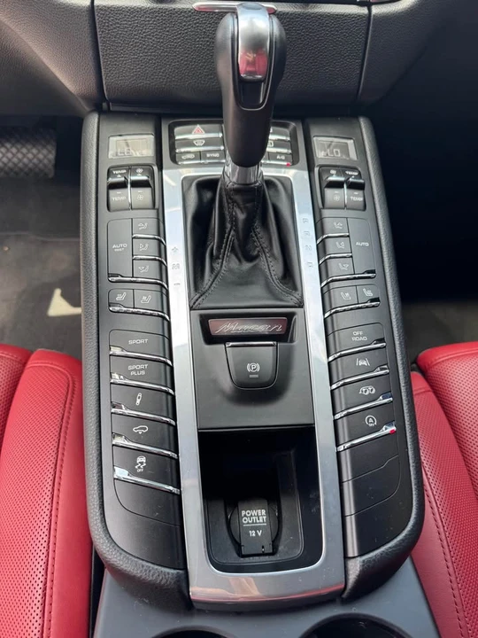2018 Porsche Macan GTS - Image 12 of 17