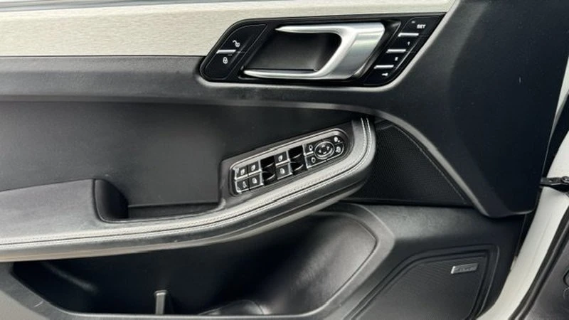 2018 Porsche Macan GTS - Image 17 of 20