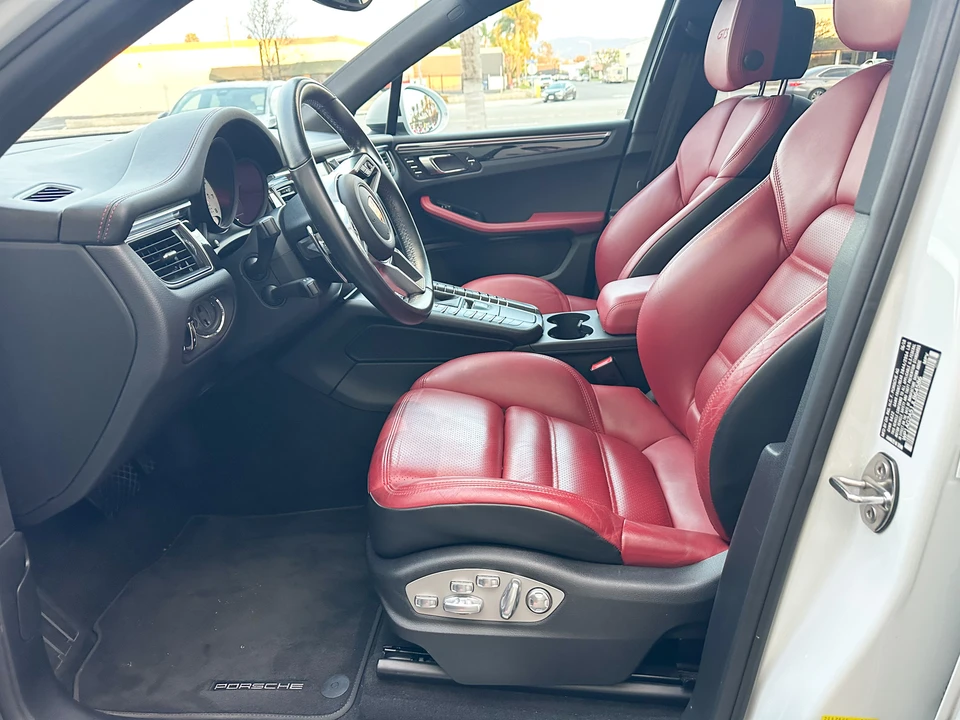 2018 Porsche Macan GTS - Image 26 of 31