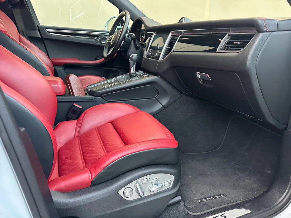 2018 Porsche Macan GTS - Image 28 of 31