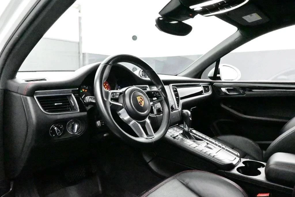 2018 Porsche Macan GTS - Image 4 of 5