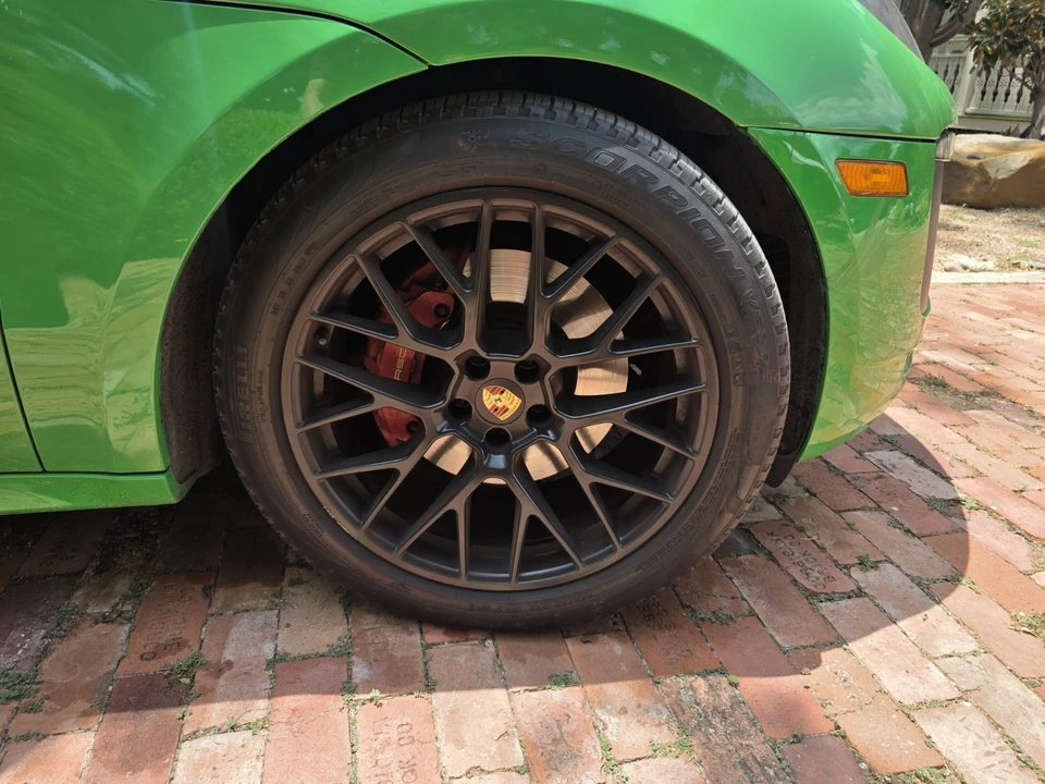 2018 Porsche Macan GTS - Image 10 of 24