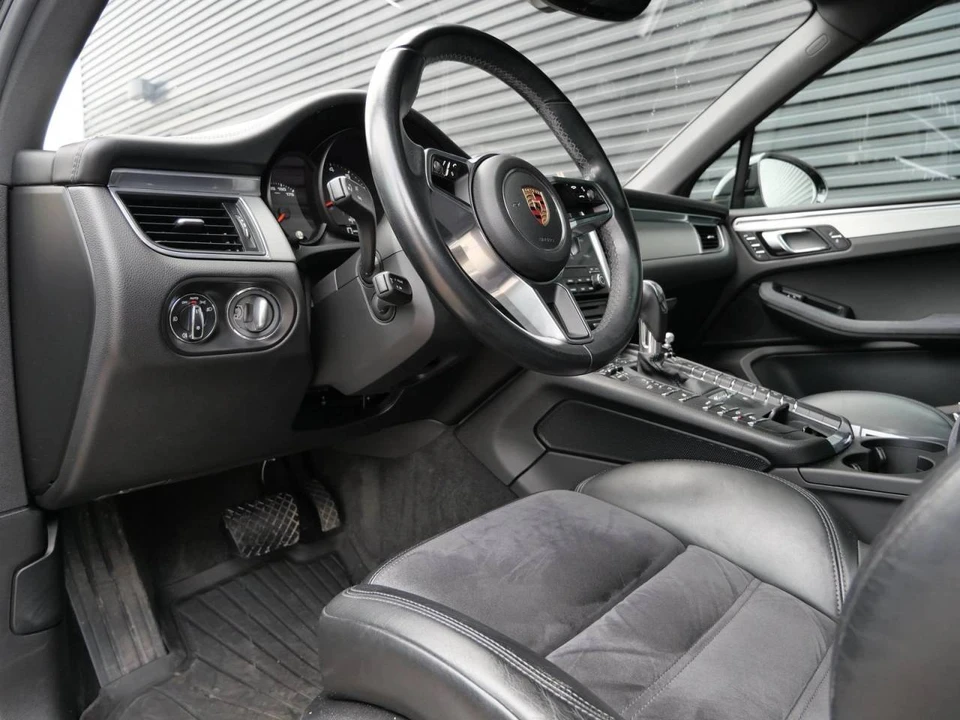 2018 Porsche Macan GTS - Image 4 of 5