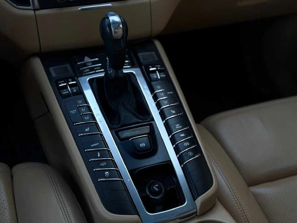 2018 Porsche Macan GTS - Image 16 of 24
