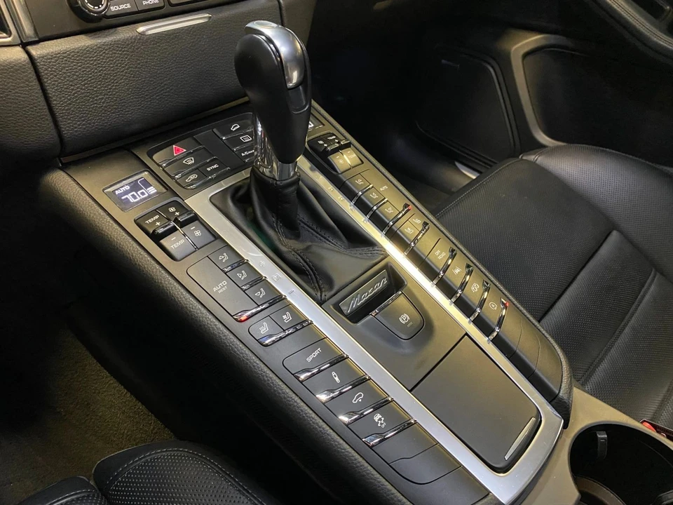 2018 Porsche Macan GTS - Image 18 of 21