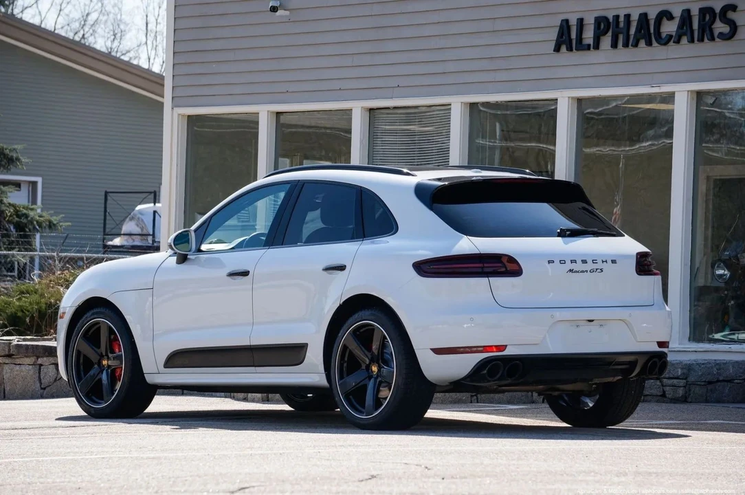 2018 Porsche Macan GTS - Image 19 of 21