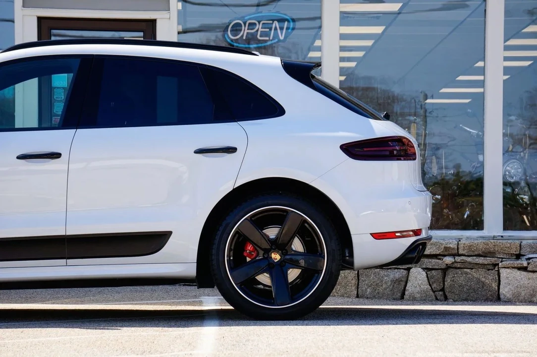 2018 Porsche Macan GTS - Image 18 of 21