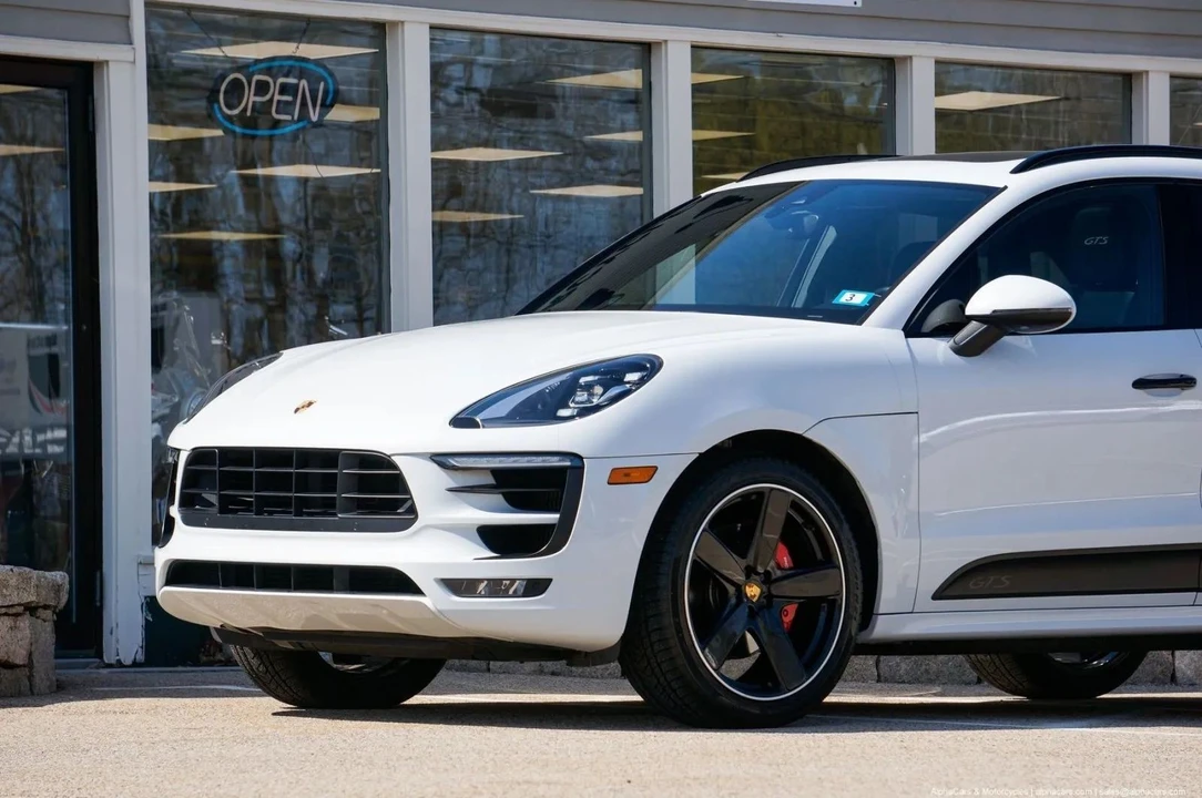 2018 Porsche Macan GTS - Image 14 of 21