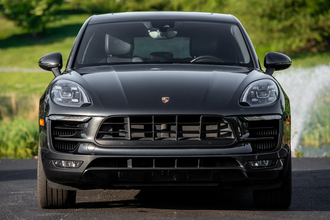 2018 Porsche Macan GTS - Image 2 of 31