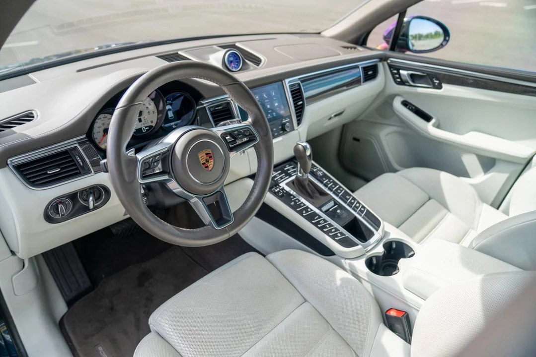 2018 Porsche Macan GTS - Image 4 of 5