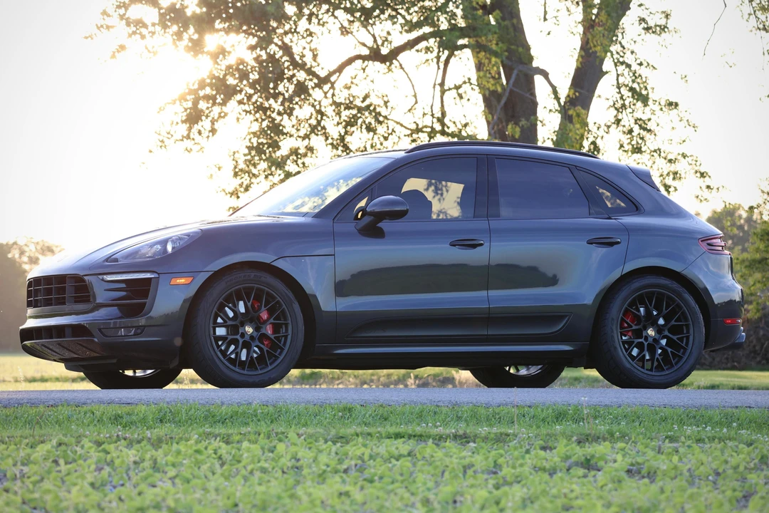 2018 Porsche Macan GTS - Image 2 of 31