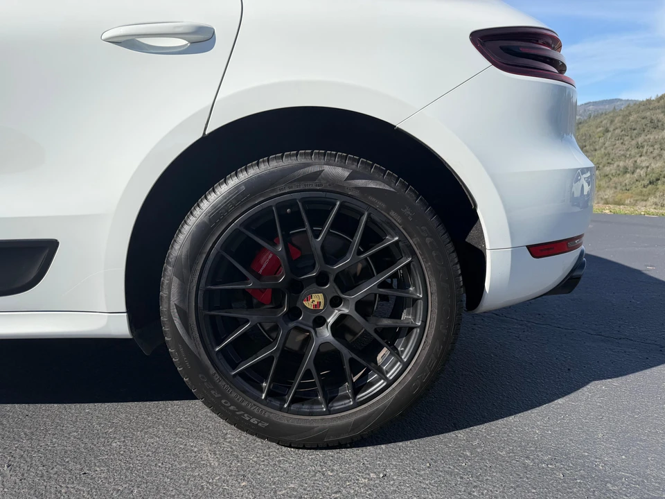2018 Porsche Macan GTS - Image 17 of 31