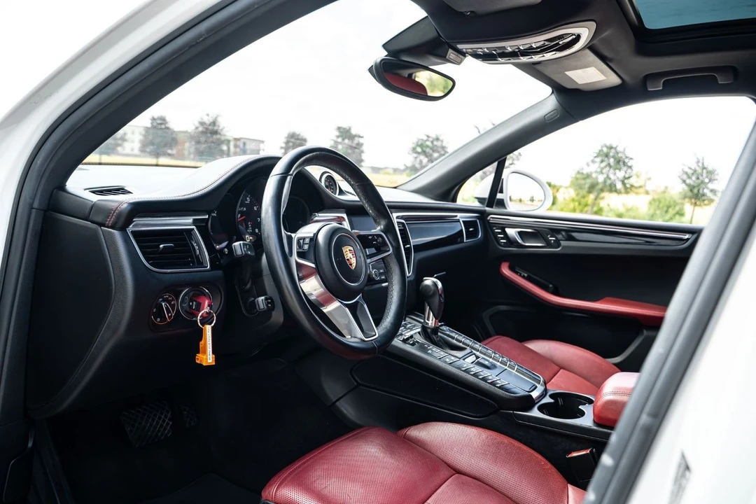 2018 Porsche Macan GTS - Image 19 of 31