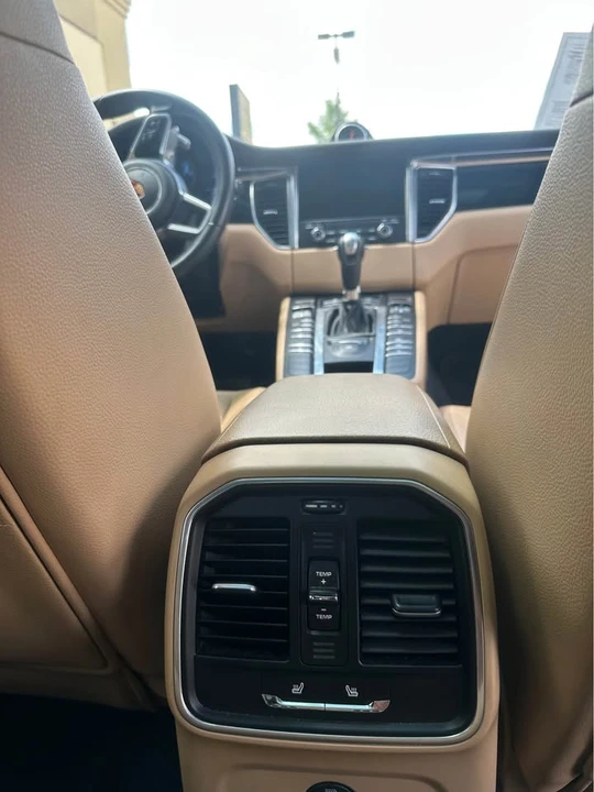 2018 Porsche Macan - Image 12 of 15