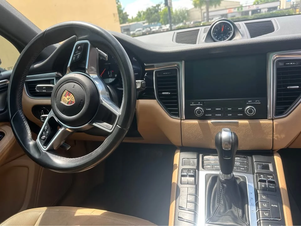 2018 Porsche Macan - Image 13 of 15