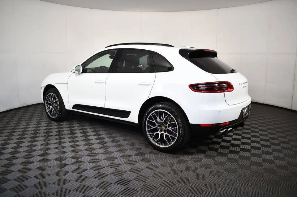 2018 Porsche Macan - Image 11 of 20