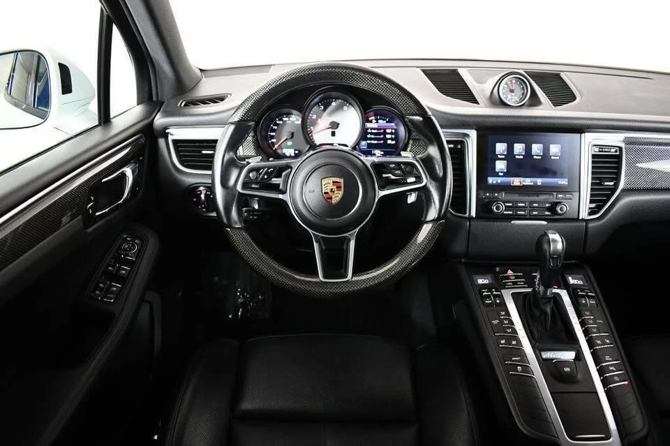 2018 Porsche Macan - Image 17 of 20