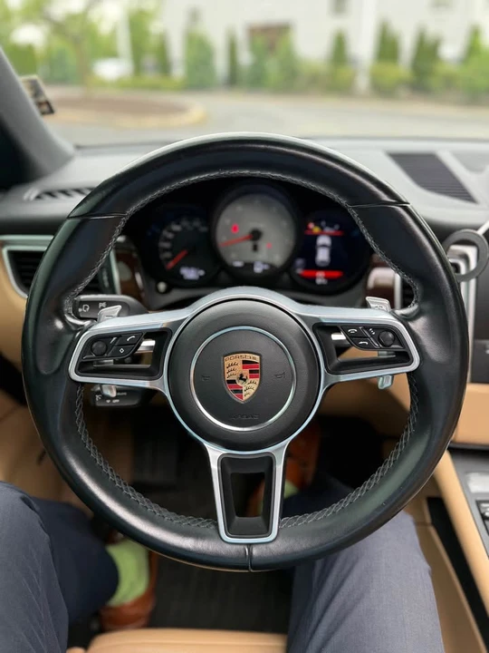 2018 Porsche Macan - Image 11 of 16