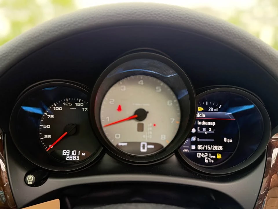 2018 Porsche Macan - Image 12 of 16