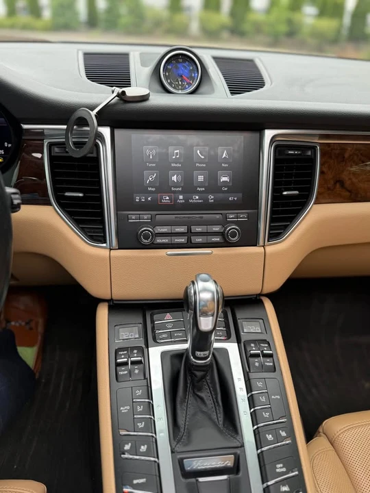 2018 Porsche Macan - Image 14 of 16
