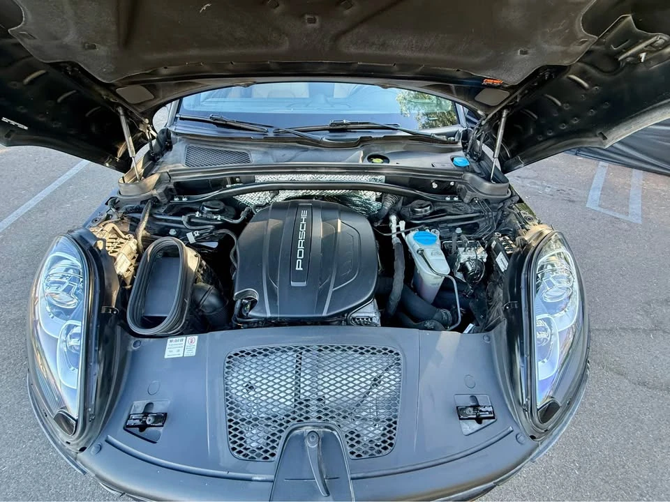 2018 Porsche Macan - Image 9 of 10