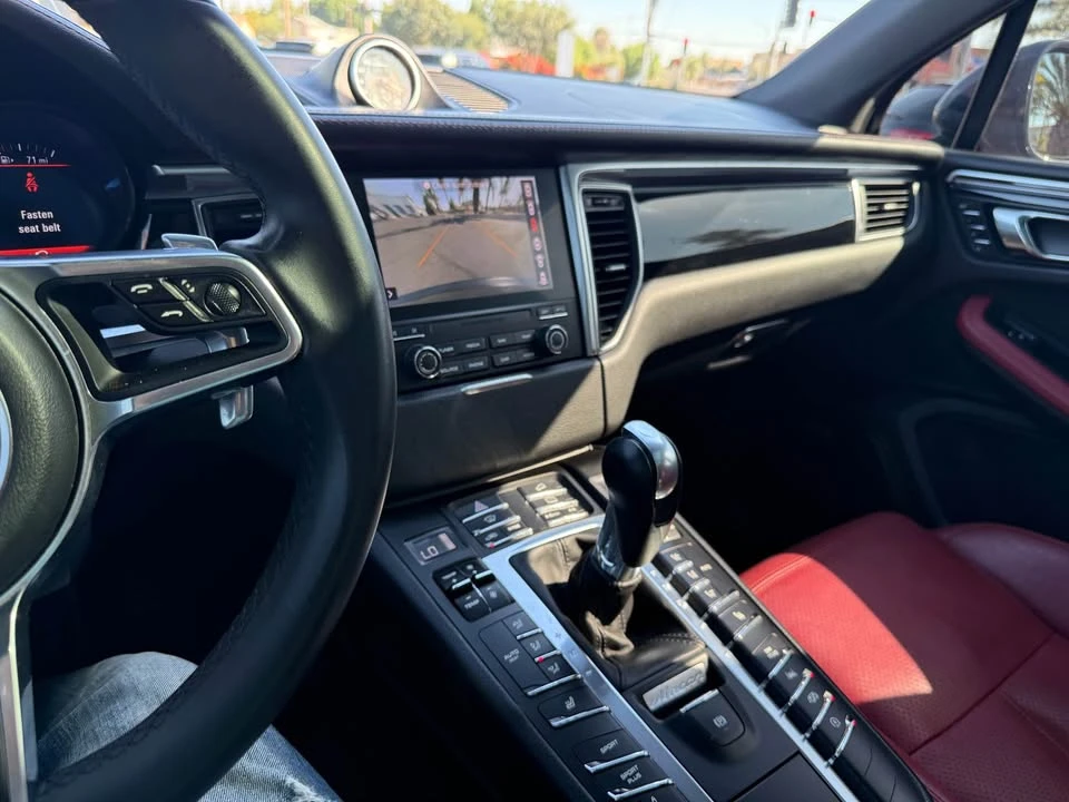 2018 Porsche Macan - Image 18 of 20