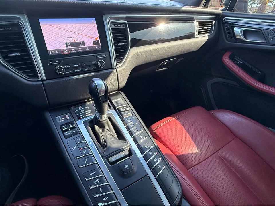 2018 Porsche Macan - Image 19 of 20